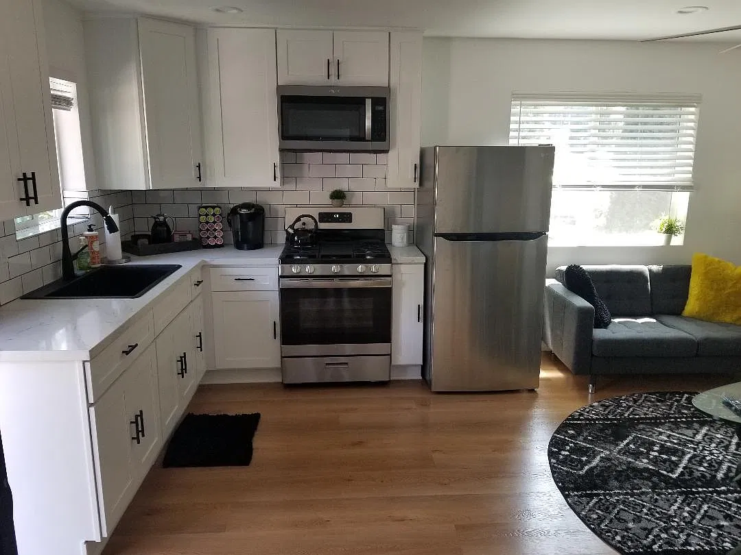 415 N Lomita St — Photo 3