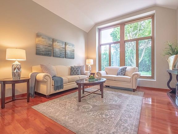 5th image of 1576 Country Squire Dr