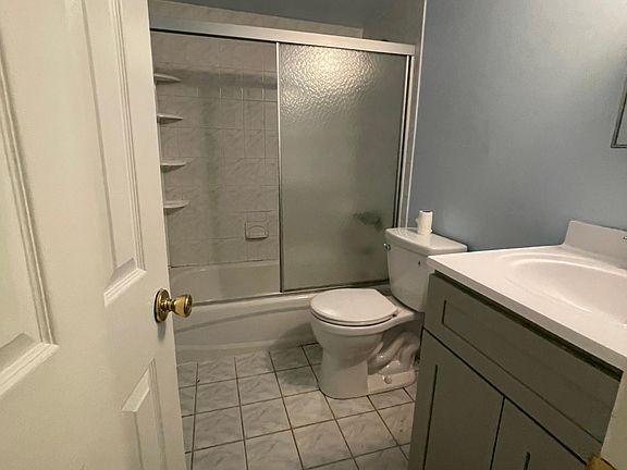 4th image of 123 Wellbrook Ave