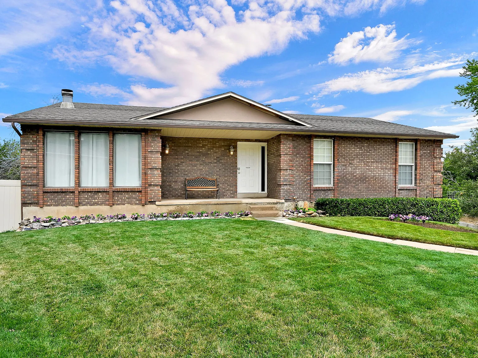 6 Bedroom Bountiful Home! — Photo 2
