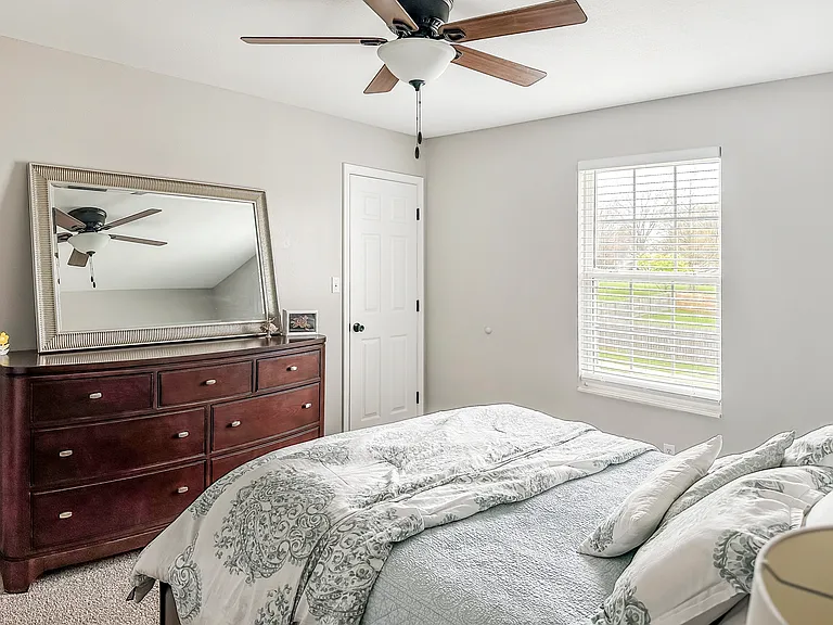 812 Victoria Ln — Photo 31