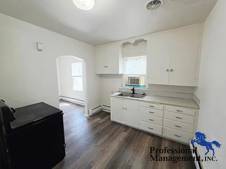 828 Broadwater Ave — Photo 4