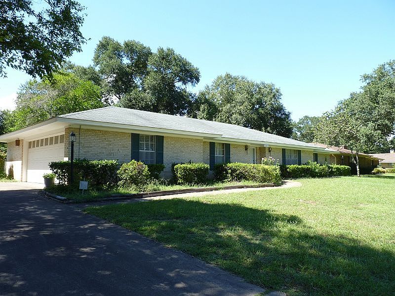 1st image of 531 E Oak Ln