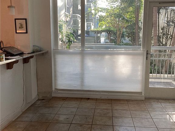 4th image of 300 W Beech St Unit 10
