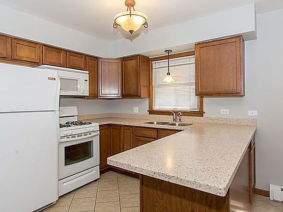 2nd image of 922 Marengo Ave APT 1