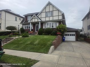 180 Radcliff Rd, Staten Island, NY 10305