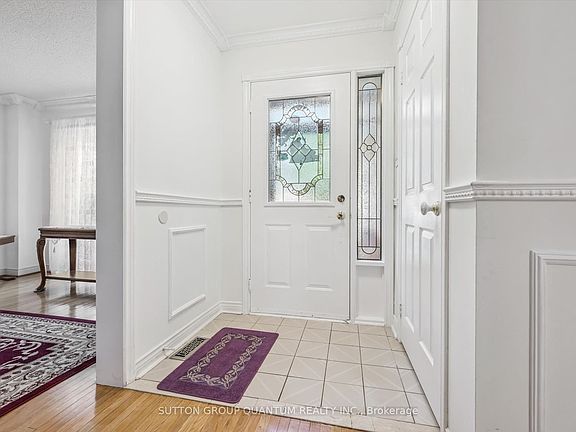 4th image of 2944 Kingsway Dr
