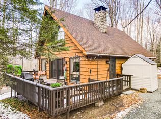 102 Hemlock Ln, Greentown, PA 18426