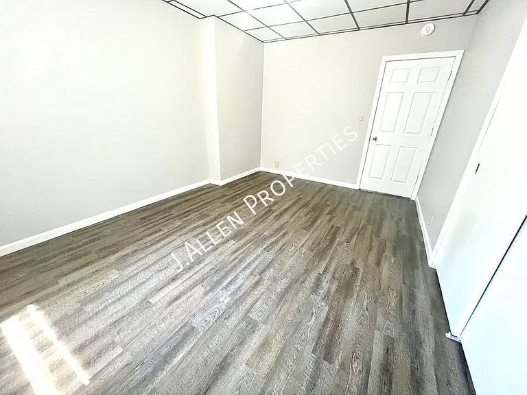 313 N 12th St #304 — Photo 5