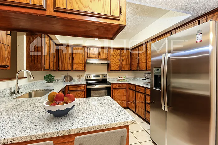 914 W Ridgecrest Way — Photo 4