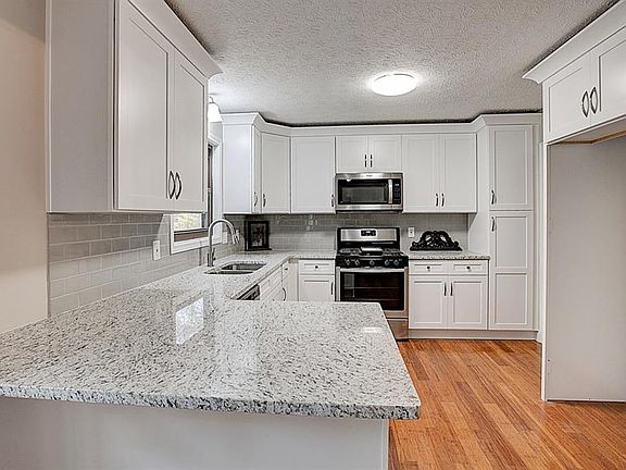 3rd image of 168 Lake Forest Dr