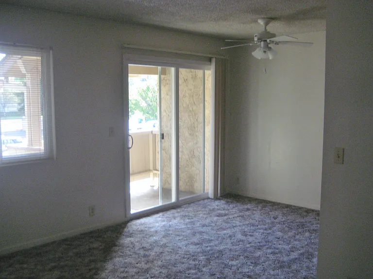 Alamont Apartments — Photo 2