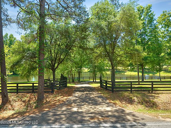 2nd image of 5844 N Williamsburg Rd