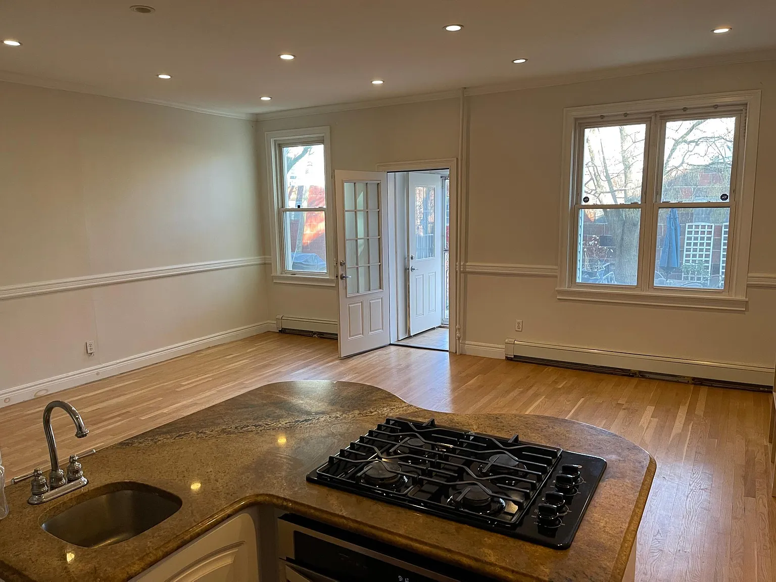 2 bed, 1100 sqft, $3,200 — Photo 3