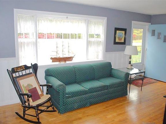 5th image of 127 Duck Pond Rd. Extension