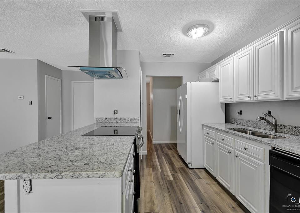 1st image of 513 Park Center Blvd