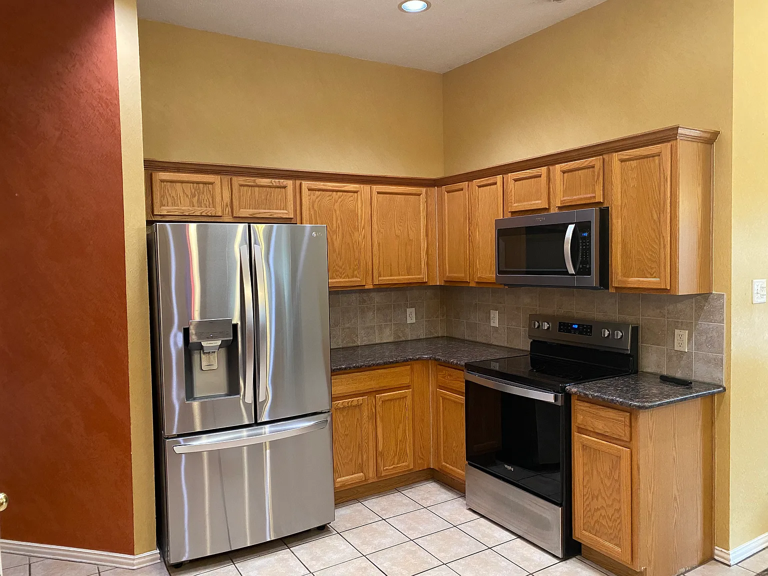 3 bed, 1994 sqft, $2,300 — Photo 4