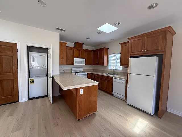 Kitchen & laundry