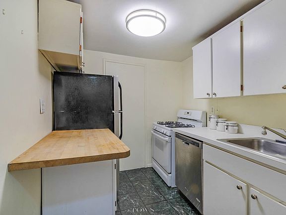 5th image of 225 E 36th St APT 18A