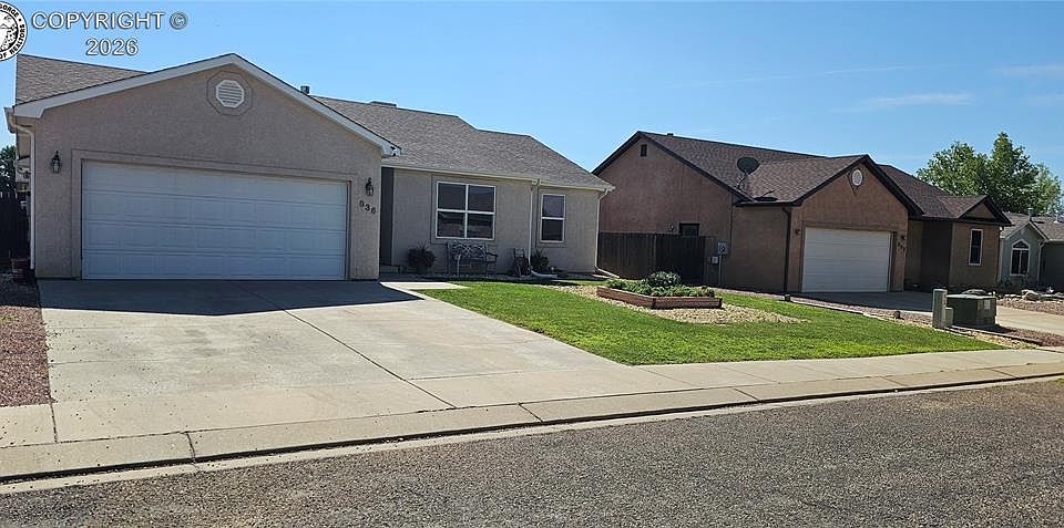 1st image of 836 Dahlia Pl