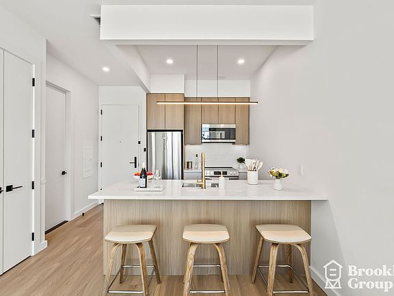 3rd image of 556 Baltic St #703