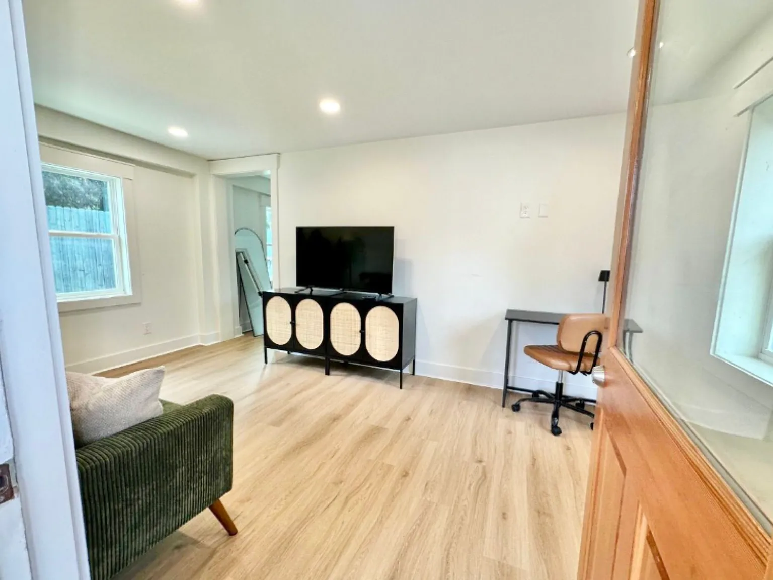 2 bed, 1.0 bath, 600 sqft, $1,018 — Photo 3