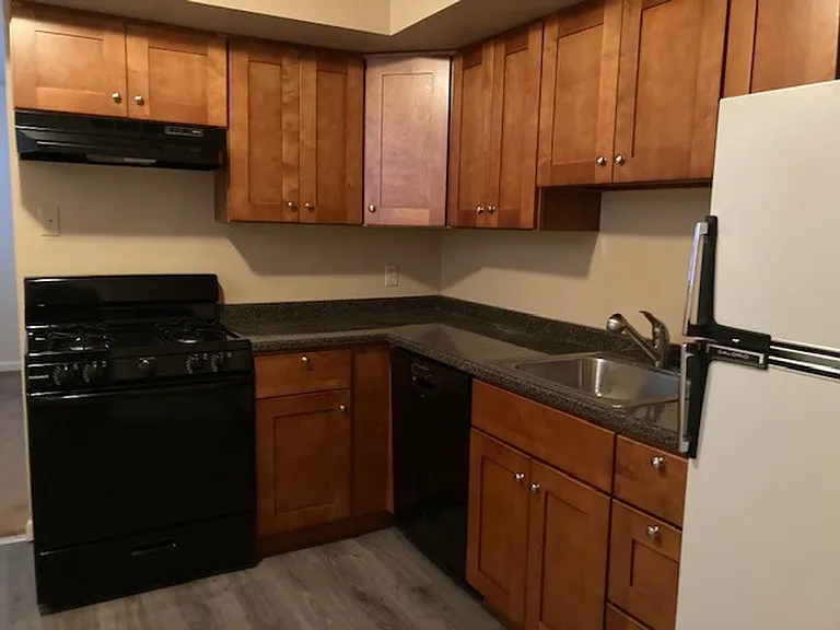 616 Unruh Ave — Photo 3