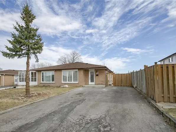 35 Deeside Cres, Brampton, ON L6T 3L8