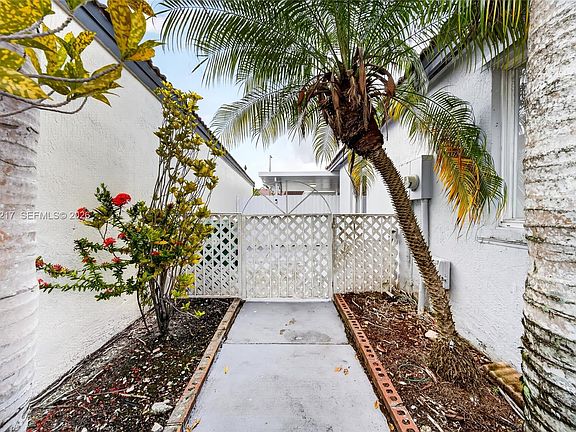 5th image of 17501 SW 142nd Ct