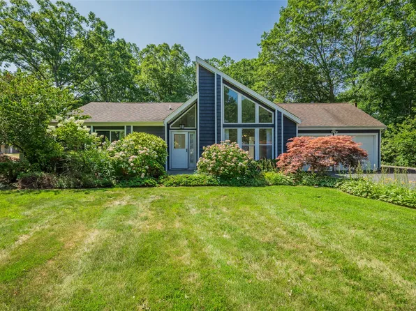 2 Guardian Court, Mount Sinai, NY 11766