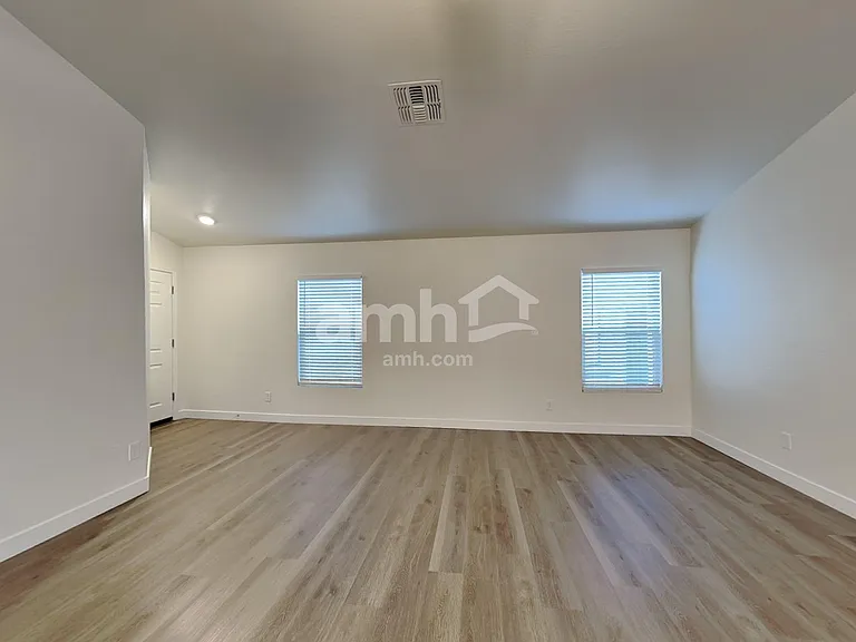 12821 W Myer Ln — Photo 7