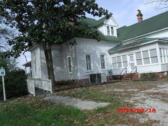 2nd image of 323 2nd St SE