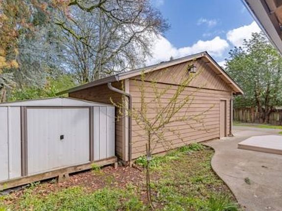 4th image of 3872 Friar Ct SE