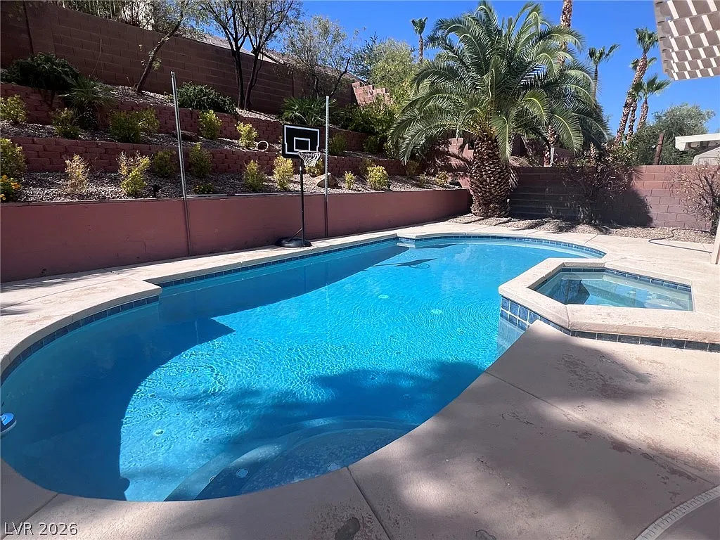 3 bed, 3.0 bath, 2300 sqft, $3,100 — Photo 2