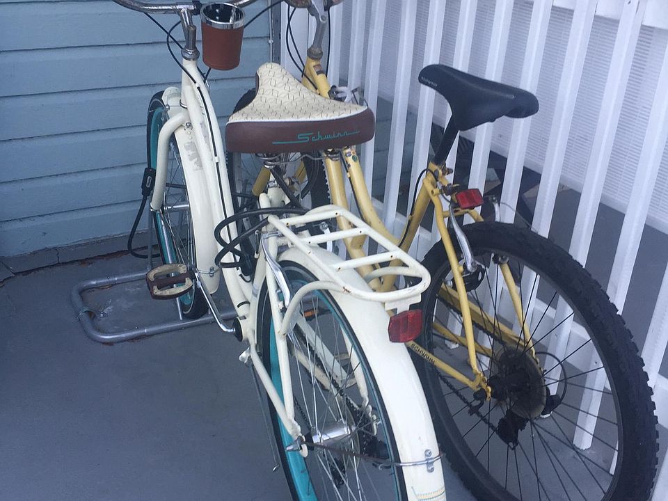 Access to bikes, one block to famous Pinellas bike trail that runs from St. Pete to Dunedin to Tarpon Springs