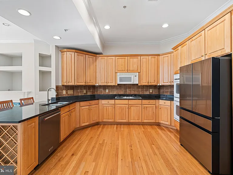 5237 Bessley Pl — Photo 35