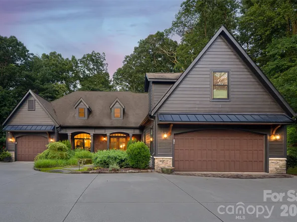 300 White Pine Dr, Hendersonville, NC 28739