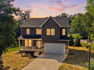 1147 10th Street Ln NW, Hickory, NC 28601