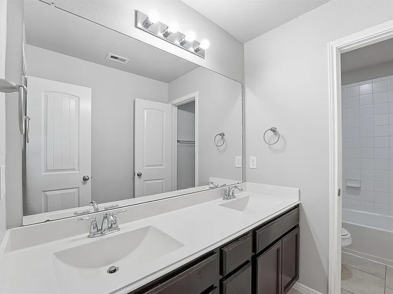 719 Longstreet Dr — Photo 14