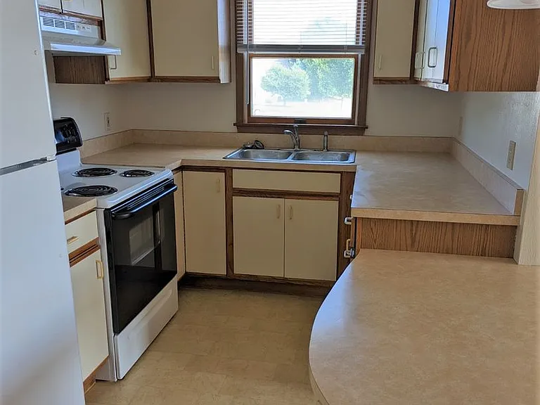 1816 Tiffany Ct — Photo 2