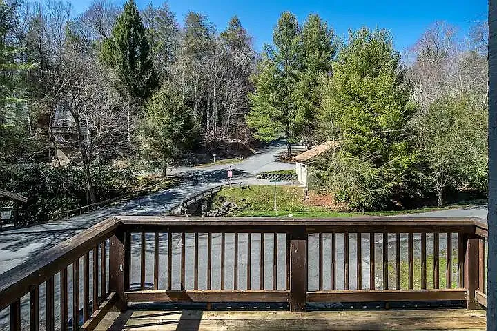 64 Creekside Dr #B — Photo 16