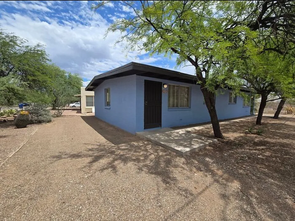 2642 N Santa Rita Ave #1