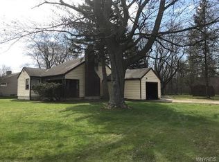 738 Upper Mountain Rd, Lewiston, NY 14092