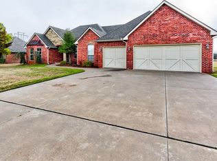 8646 Venezia Ln, Edmond, OK 73034
