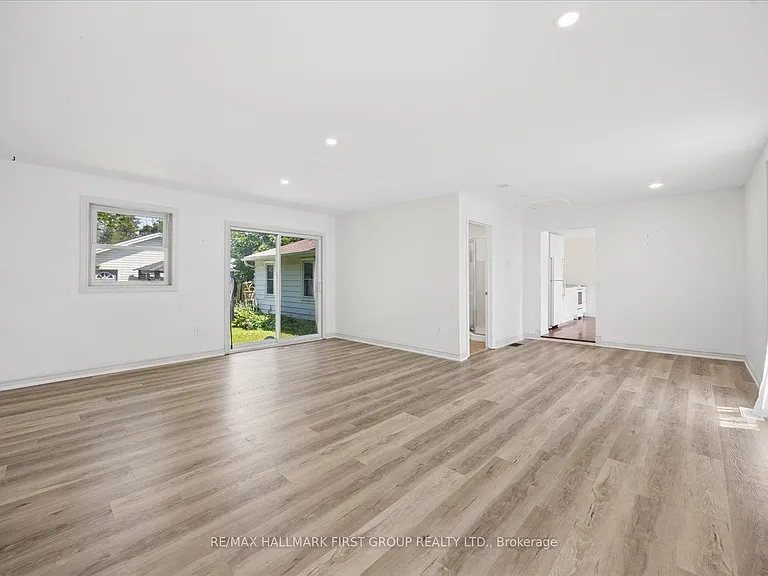211 Casimir St — Photo 11