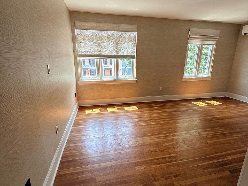 1st image of 172 Nassau St #202