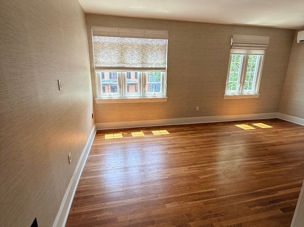 172 Nassau St #202
