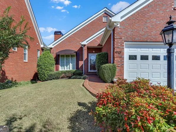 1910 Stockton Walk Ln, Snellville, GA 30078