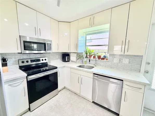 1722 Mayo St APT 105, Hollywood, FL 33020