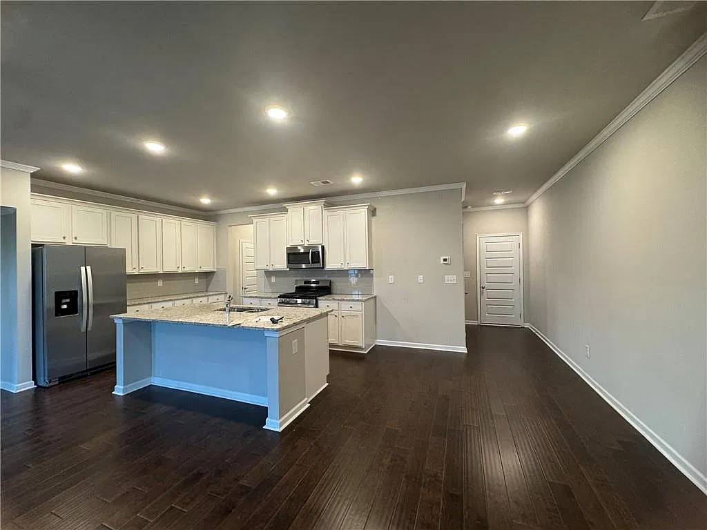3 bed, 2.5 bath, 2448 sqft, $2,550 — Photo 4